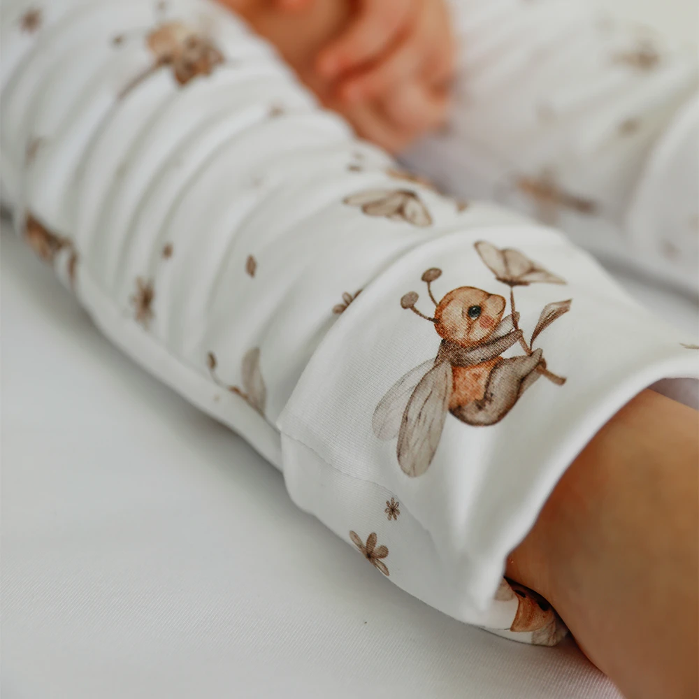 Sleepbag-with-legs-2.5tog-winter-bees-white-waldin